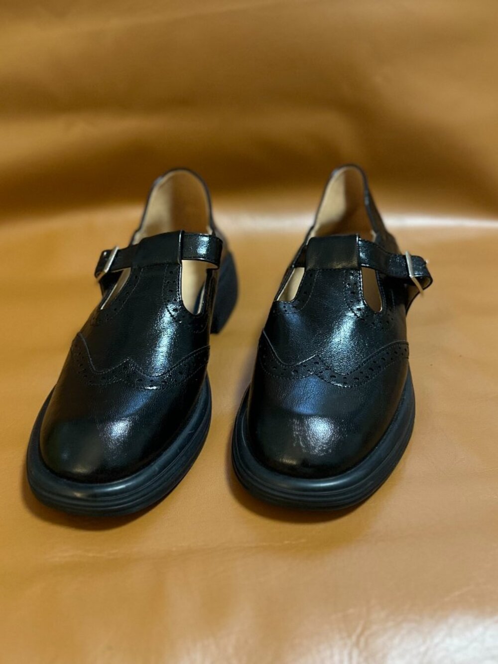 Black Sheepskin T-Strap Brogue Mary Jane Size 8 Like New - Picture 2 of 8